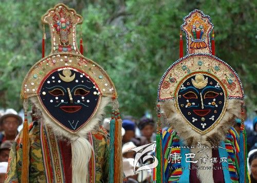 藏戲面具：多姿多彩！