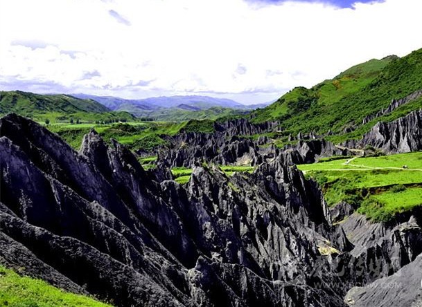墨石？甘孜還藏著這樣的地質公園