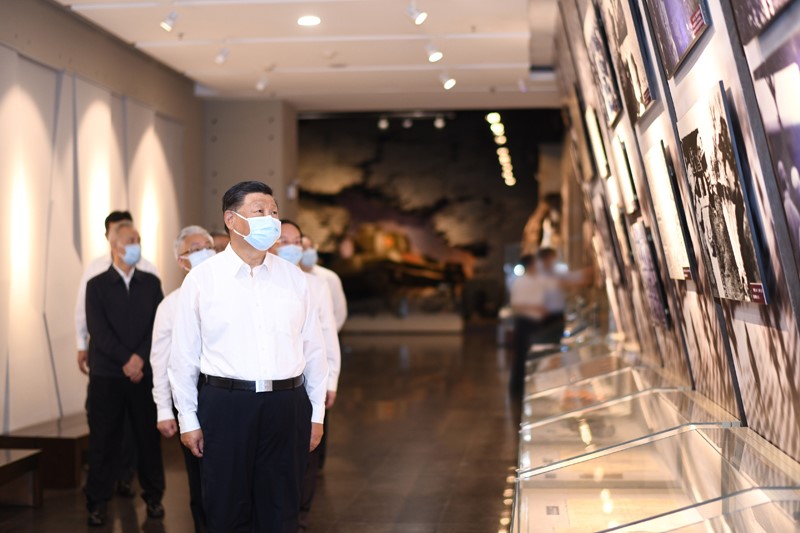 2022年8月16日至17日，中共中央總書記、國(guó)家主席、中央軍委主席習(xí)近平在遼寧考察。這是16日下午，習(xí)近平在錦州市考察遼沈戰(zhàn)役紀(jì)念館。 新華社記者 燕雁 攝