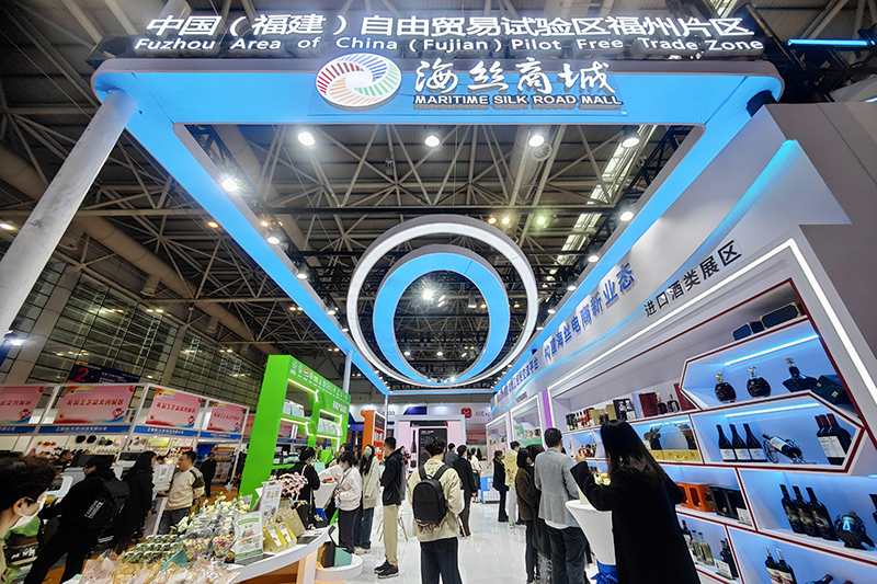 2024年3月18日，第四屆中國跨境電商交易會(huì)在福建福州開幕。展會(huì)聚焦“鏈接跨境全流域 共建電商新生態(tài)”，集聚全國80余個(gè)外貿(mào)產(chǎn)業(yè)帶的上千家供應(yīng)鏈企業(yè)。