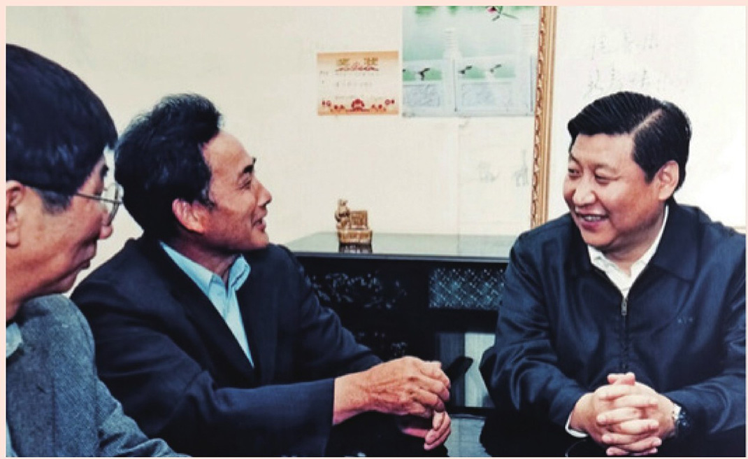 2003年4月24日，時(shí)任浙江省委書記習(xí)近平在浙江下姜村調(diào)研。