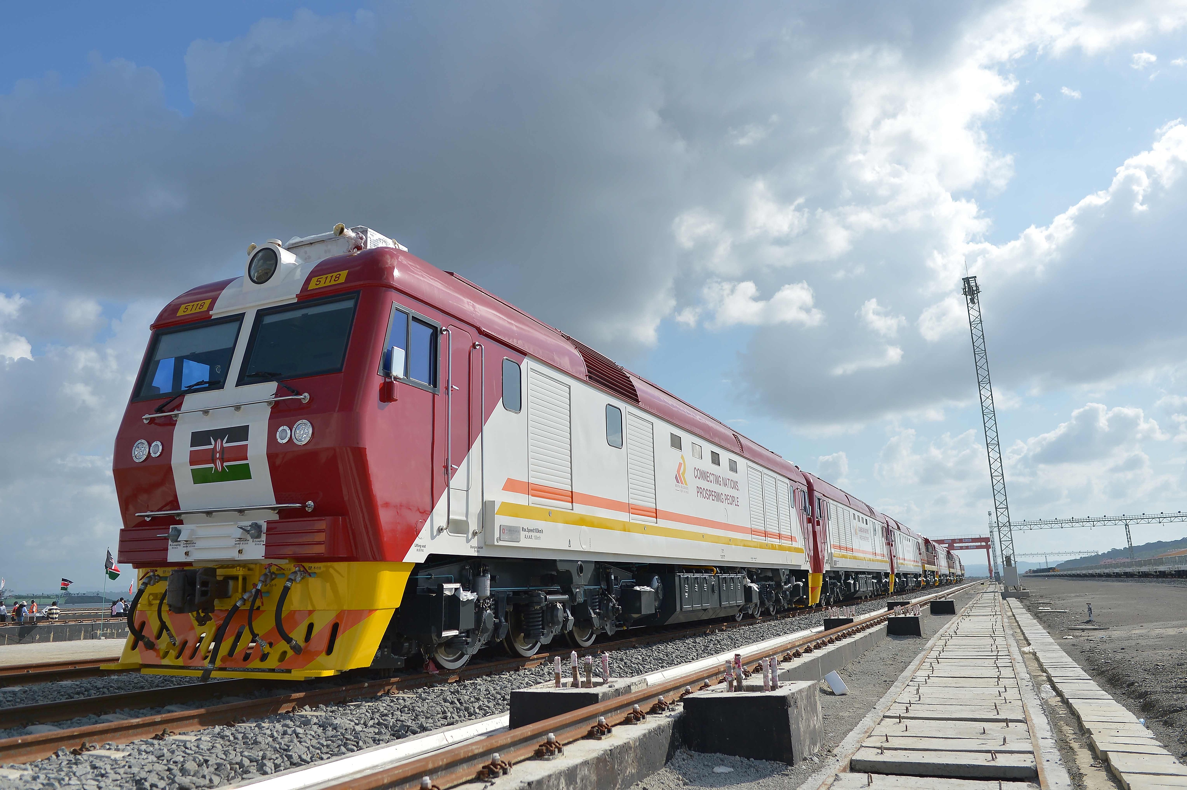 當(dāng)?shù)貢r(shí)間2017年5月30日，肯尼亞蒙巴薩，連接肯尼亞港口城市蒙巴薩和首都內(nèi)羅畢的蒙內(nèi)鐵路正式竣工通車。